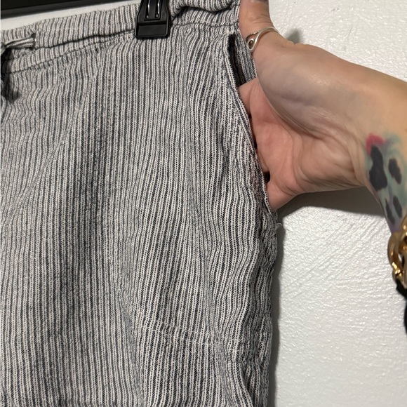 Per Se Navy and White Striped Linen Shorts - Picture 3 of 5